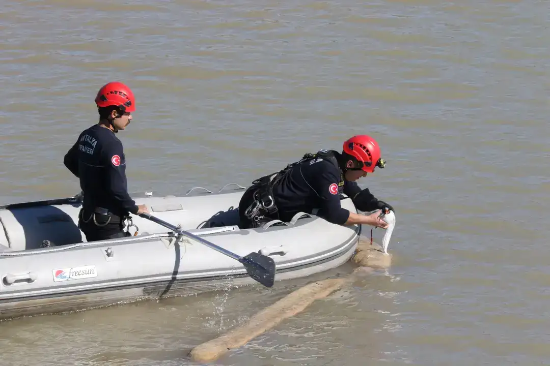 Boğaçayı'nda Misinaya Takılan Martıyı Ekipler Kurtardı 6